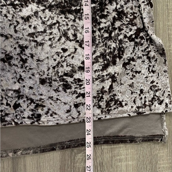 Pol crushed velvet short sleeve scoop neck shirt - Picture 9 of 10